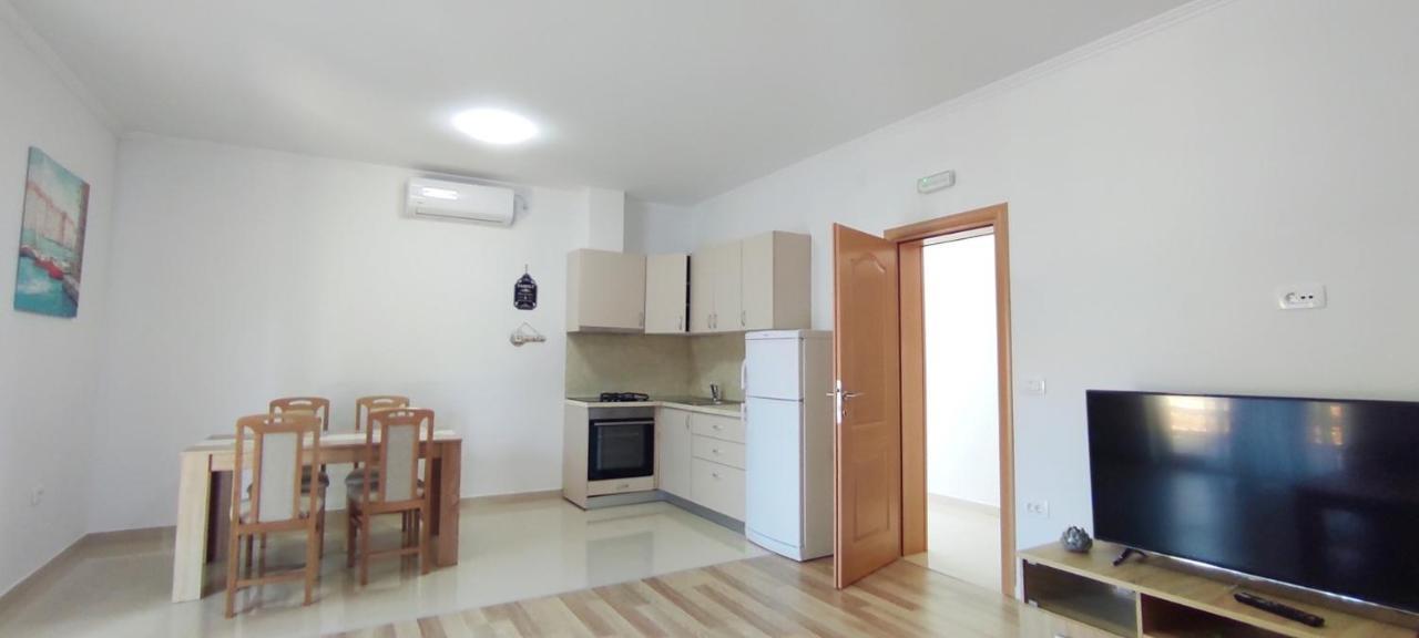 One Bedroom Apartment Gogo With Private Parking Неум Екстериор снимка