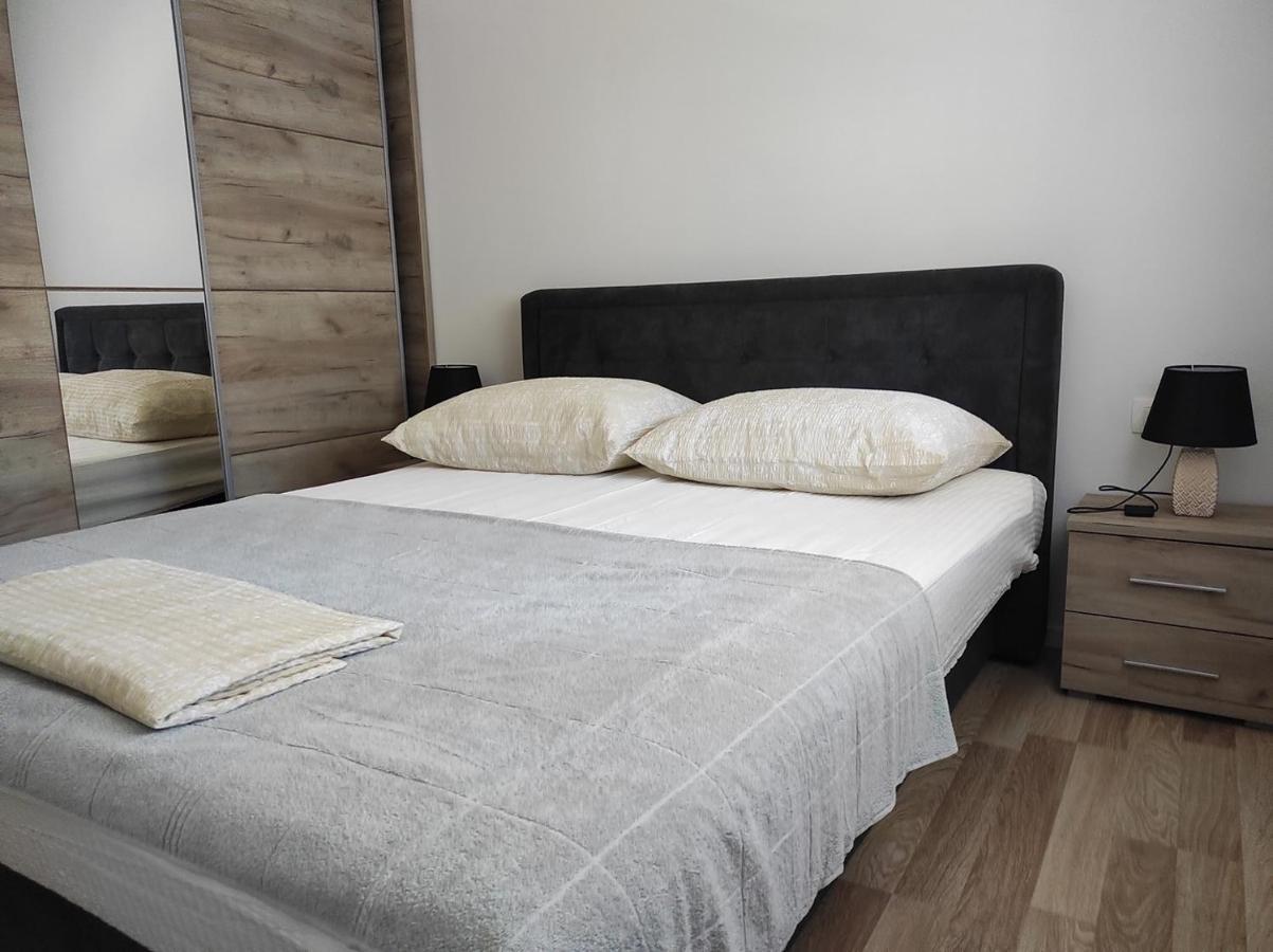 One Bedroom Apartment Gogo With Private Parking Неум Екстериор снимка