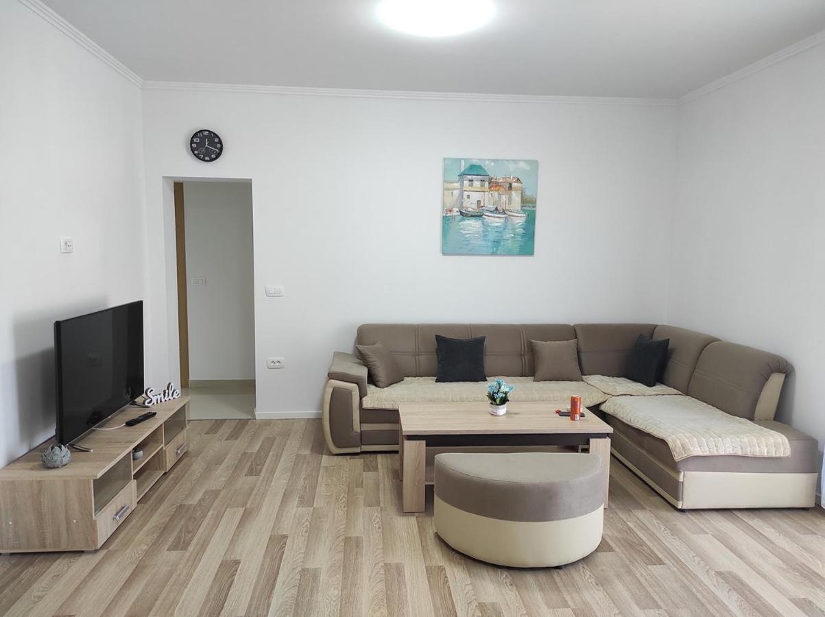 One Bedroom Apartment Gogo With Private Parking Неум Екстериор снимка