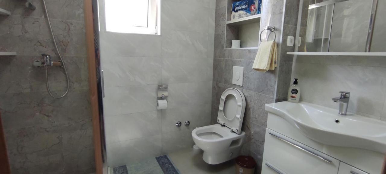 One Bedroom Apartment Gogo With Private Parking Неум Екстериор снимка